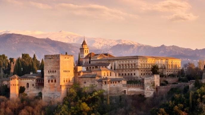 Alhambra de Granada, la majestuosa ciudadela árabe en Andalucía
