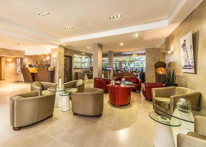 Découvrez les Hôtels à Cannes avec Piscine pour des Vacances Relaxantes