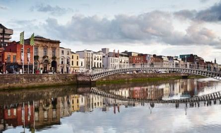 The Ha’penny bridge., Dublin, Republic of Ireland